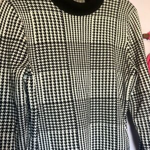 Women’s houndstooth  sweater